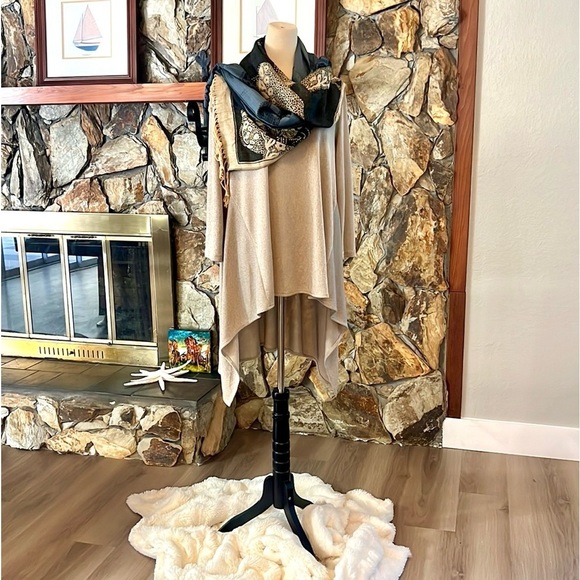 VTG Caroline Rose,Matte Crepe Crew Neck 3/4 Sleeve,High-Low Hem Top, EUC, Size M - Picture 10 of 12